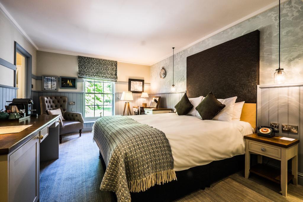 The Windmill On The Common Hotel London Exterior photo