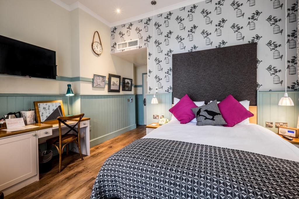 The Windmill On The Common Hotel London Exterior photo