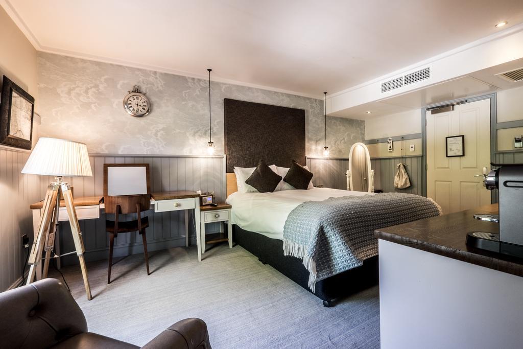 The Windmill On The Common Hotel London Exterior photo
