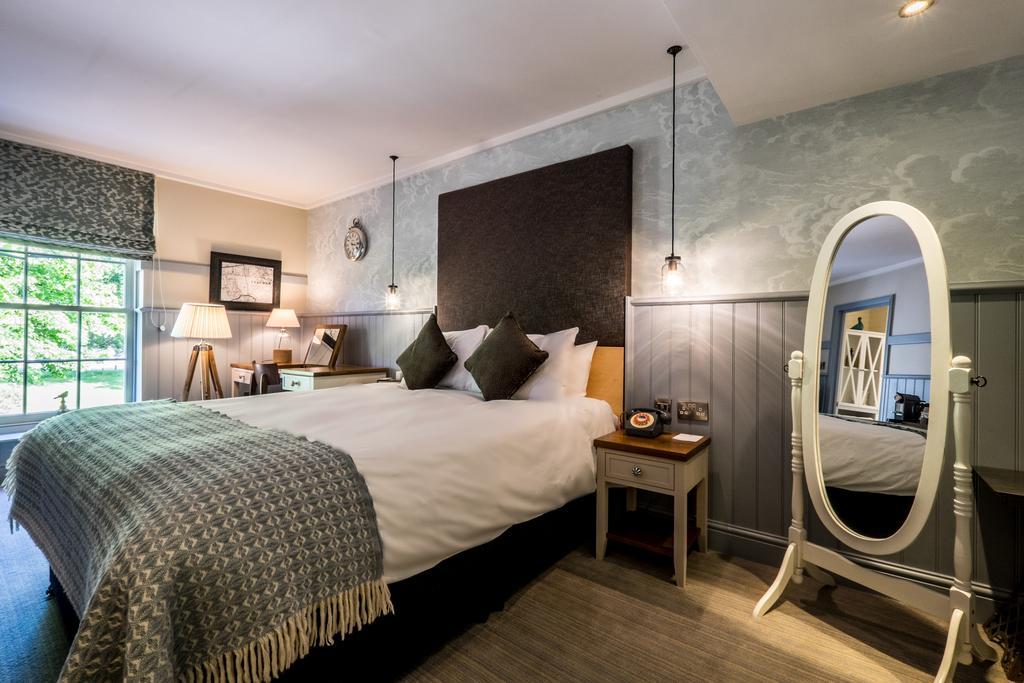 The Windmill On The Common Hotel London Exterior photo