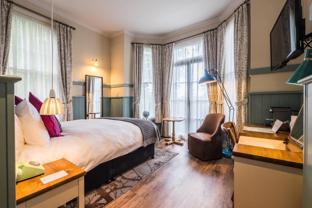 The Windmill On The Common Hotel London Exterior photo