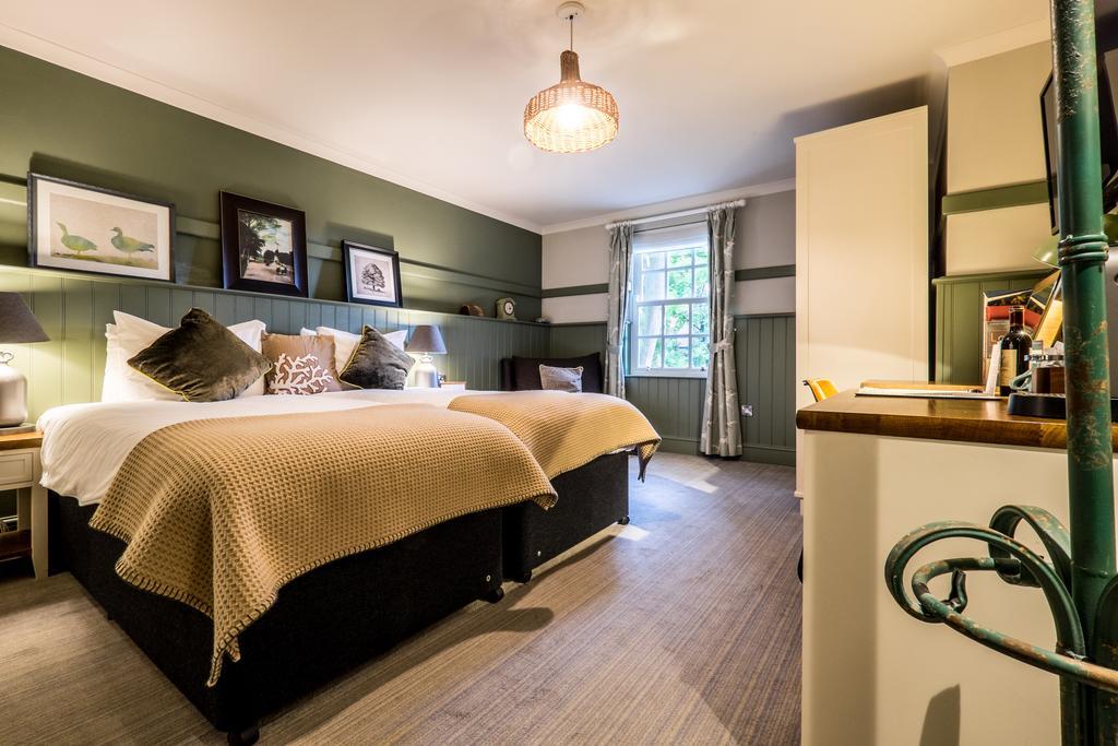 The Windmill On The Common Hotel London Exterior photo